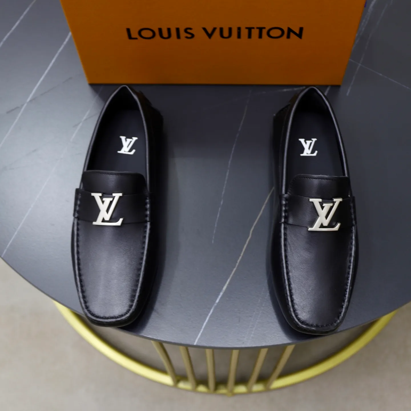 Ex-factory price: 480💰【LV】Louis Vuitton ⚠️High-end men’s driving and pedal series ⚠️38-44 (customized for 45) ⚠️All original cowhide leather! Thick and soft! Made entirely of calfskin lining! Rubber sheet anti-slip beanie sole! Three-dimensional package technology! Fashionable and classic! Handicrafts! Original high quality! Feel free to compare!